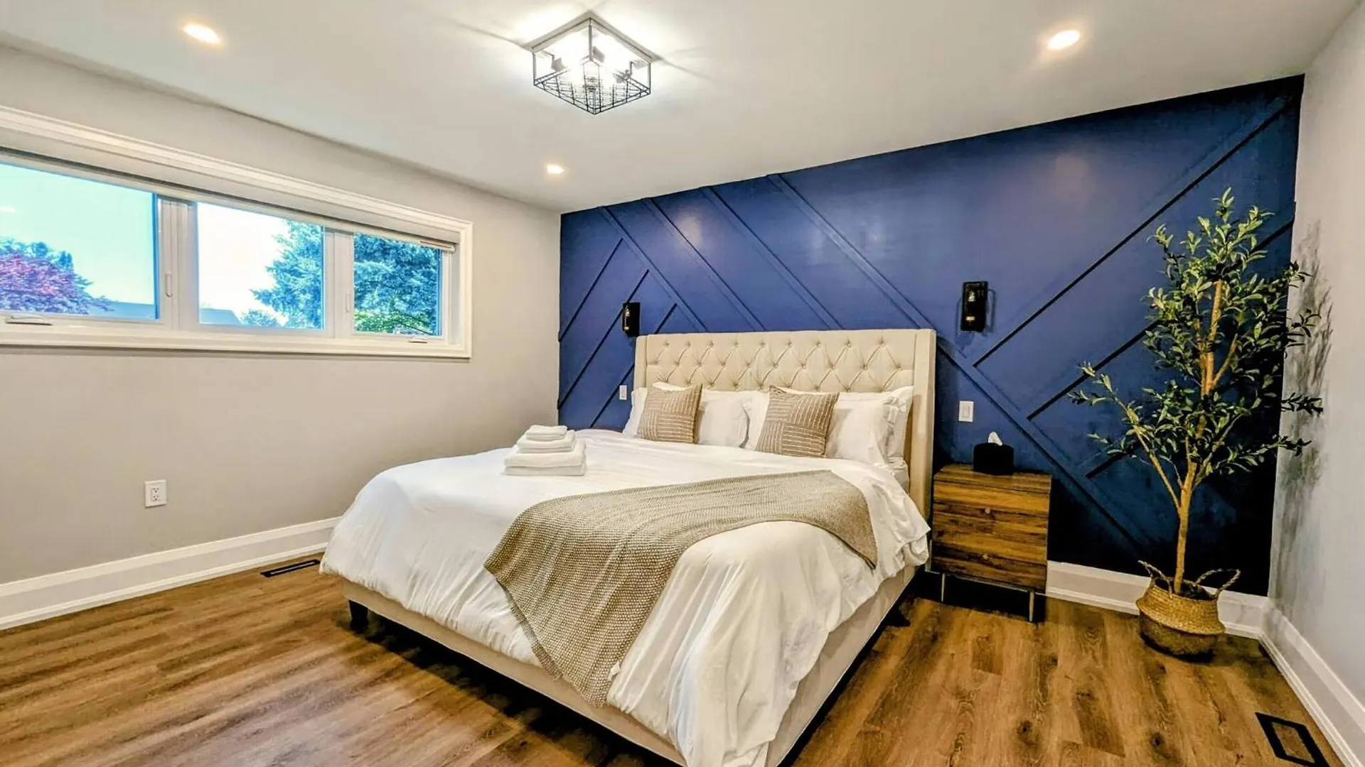 Holiday home Niagara| All Season- Swim Spa|Patio|King Bed|Bbq|